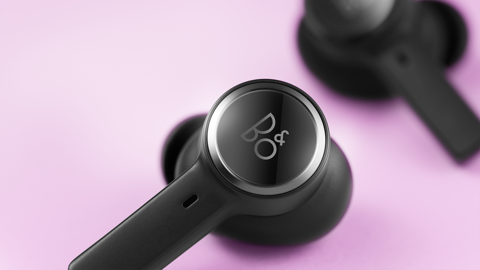 BANG & OLUFSEN өнөөгийн хамгийн эрэлттэй утасгүй BEOPLAY EX загварыг танилцууллаа.