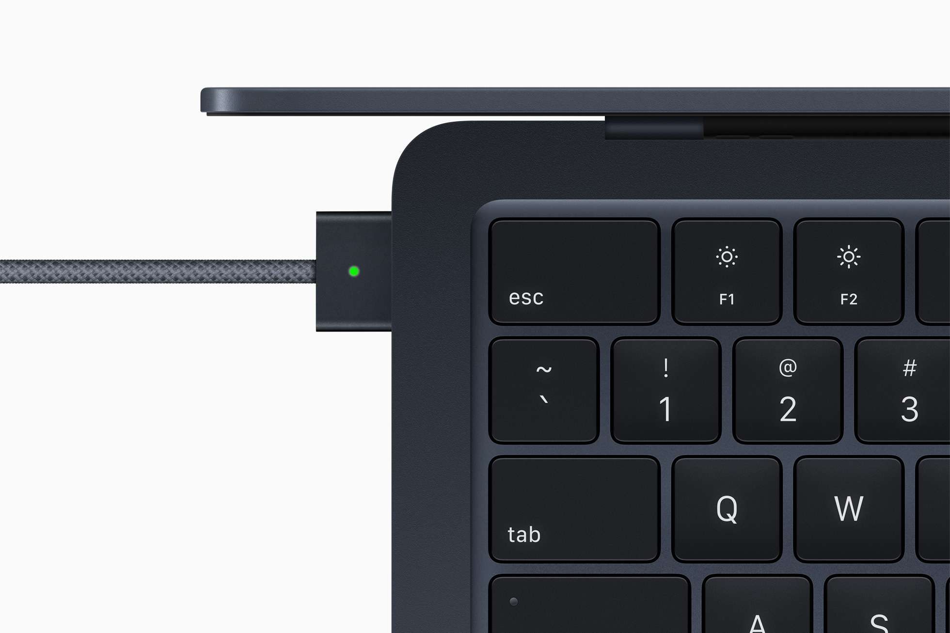 Apple шинэ M2 чипээр цэнэглэгдсэн цоо шинэ MacBook-ээ танилцууллаа